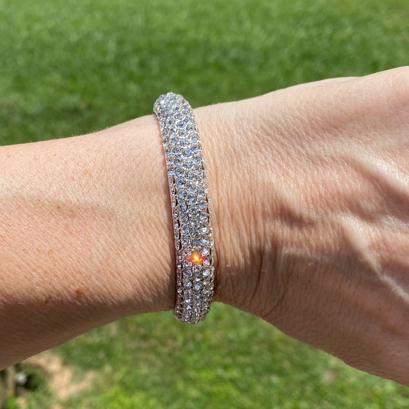 Crystal adorned silver plated hinge bracelet - Picture 2 of 16